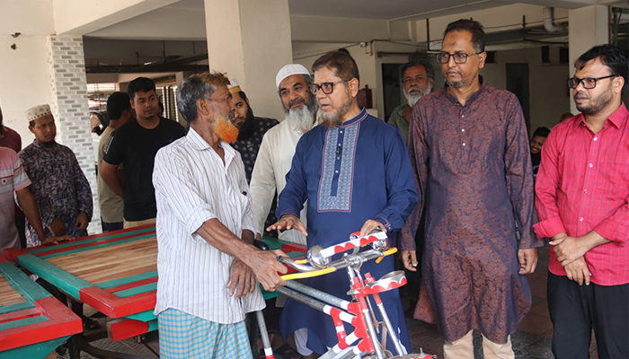 আত্মকর্মসংস্থান সৃষ্টির লক্ষ্যে রাজধানীতে জামায়াতে ইসলামীর ভ্যান গাড়ি বিতরণ